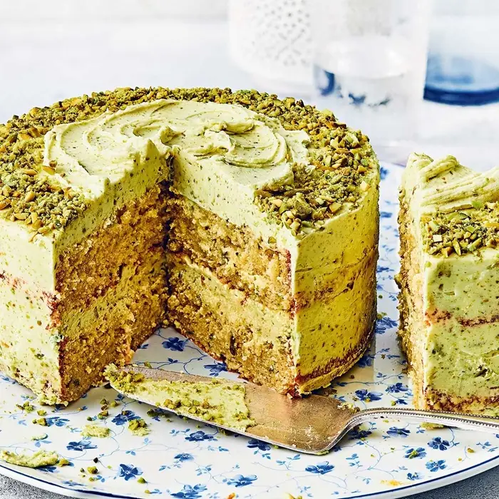 The Green Dream Cake That Shows Off Shamelessly