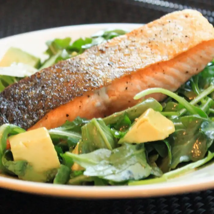 Seared Salmon Meets Creamy Avocado – Brit Salad Perfection